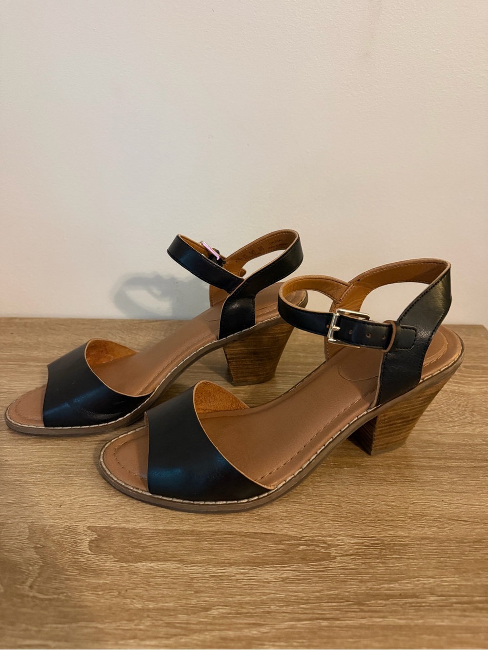 Dr. Scholl’s Classic Black Leather Block Heel Sandals - Women's Size 8.5